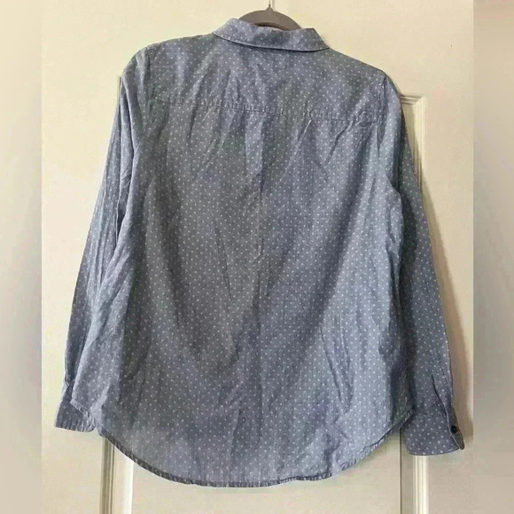 EUC GAP Boyfriend Fit Light Denim Color Button Down Shirt Women’s small - Picture 7 of 9